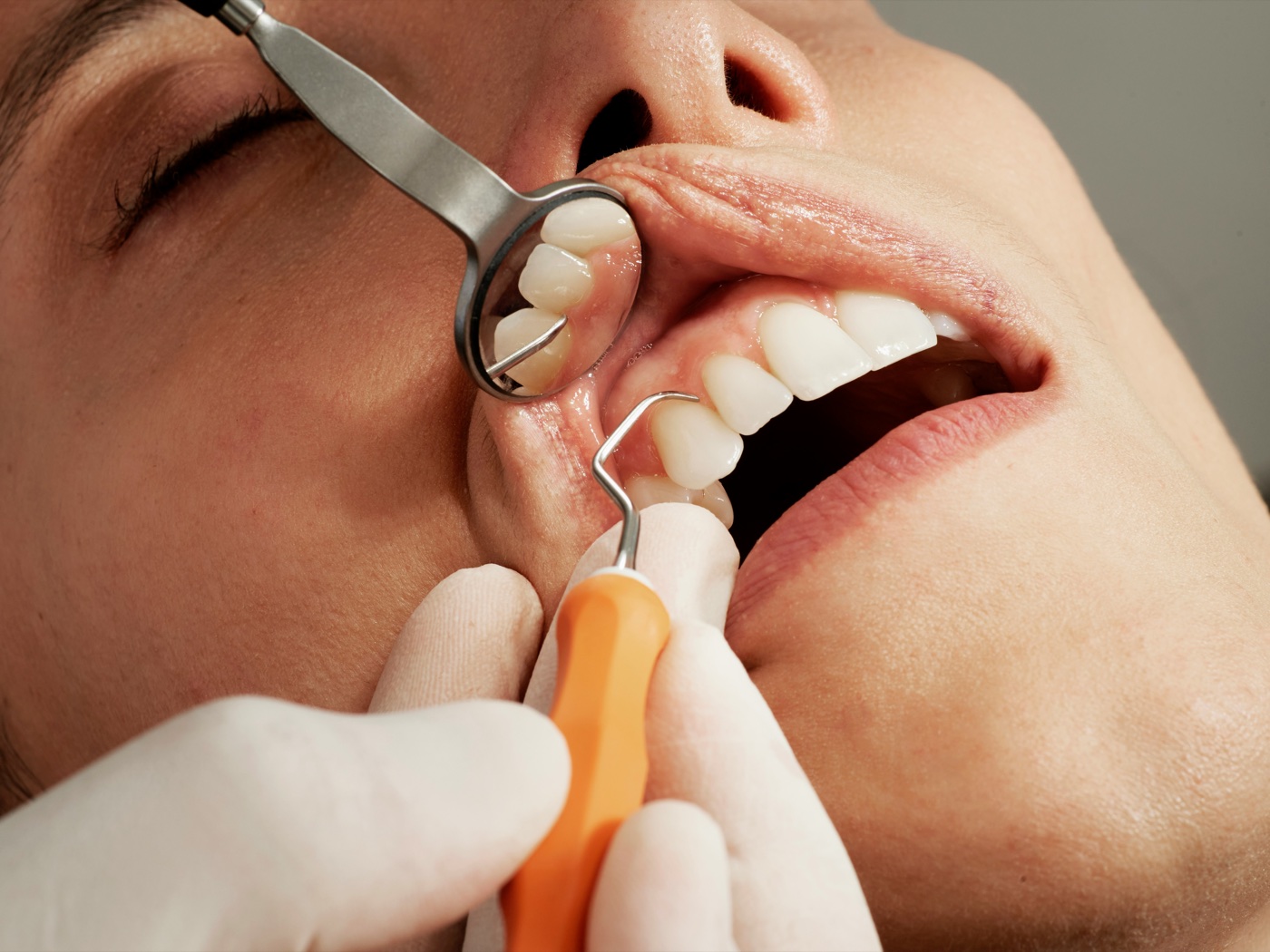 Atendimento odontológico durante avaliação clínica